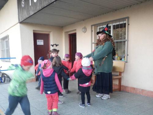 Čarodějnice u&nbsp;hřiště