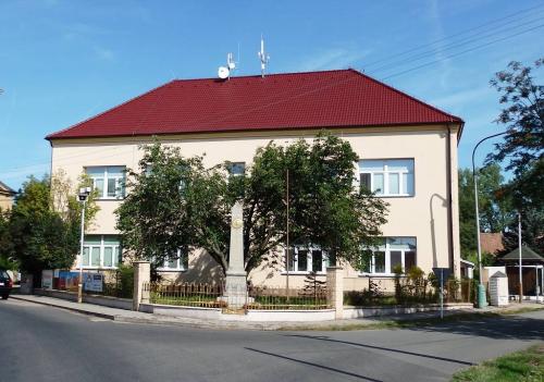 Jednota - potraviny a&nbsp;drogerie, kadeřnictví a&nbsp;pobytové centrum