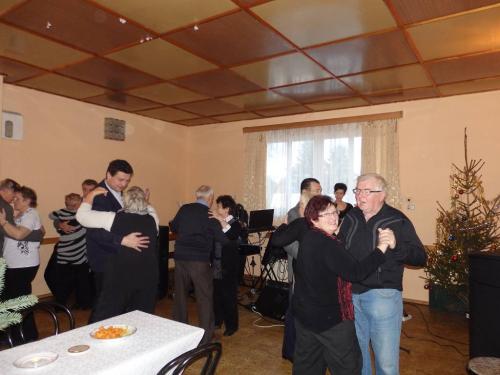 Posezení s&nbsp;dříve narozenými i&nbsp;s tancem