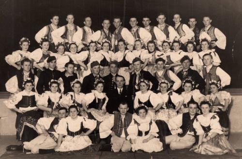 Národní tance v&nbsp;r.1941