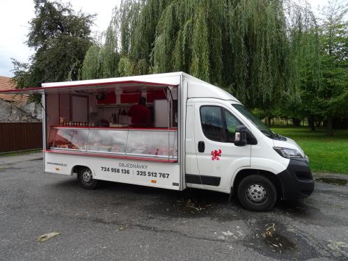 Pojízdná prodejna masa a&nbsp;uzenin 1